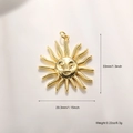 Dettaglio del ciondolo sole con dimensioni 33mm per 29,3mm e peso 6,3g per gioielli DIY - Sole con Faccia Sorridente (A869)