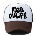 Détail du filet respirant et lettrage Mea Culpa sur la casquette trucker marron et blanc - Réglable / Café Blanc
