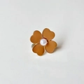 Adjustable waist buckle featuring a four-petal beige heart design with a pearl center - Four Leaf Clover Khaki