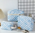 Dreiteiliges wattiertes Baumwoll-Kosmetiktaschen-Set mit blauem Blumenmuster weiß - Handtasche / Weiß mit blauen Blumen