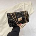 Borsa a spalla in tweed nero e oro con catena metallica e chiusura quadrata elegante - Nero