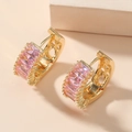 Goldene Creolen mit rosa Zirkonia im Rechteckschliff und Herz-Hohlraum-Details seitlich - Rosa Edelstein Hohles Herz Stil (HY292P E2-F2)