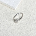 Minimalistischer Nagelring aus Edelstahl mit poliertem Finish und Wickel-Design für Damen - US 6 / Silber
