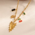 Collier doré en acier inoxydable avec pendentifs cœur, cerise et coquillage sur beige - Style Combinaison Multi-Pendentifs (Cerise/Coquillage/Cœur) (CYN035A)