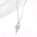 Collana con lucchetto e chiave in titanio placcato oro 18K con pavé di zirconi luccicanti - Placcato in palladio