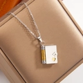 Collana con ciondolo a forma di libro e cuore in acciaio inossidabile bicolore - Bicolore (Oro e Argento)
