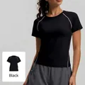 T-shirt de yoga noir cintré pour femme avec coutures contrastées et tissu respirant - S / Noir