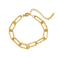Bracciale a catena in acciaio al titanio dorato testurizzato con chiusura a moschettone - Bracciale con Catena a Croce Strutturata in Oro (QYE160)