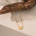 Exquis collier pendentif papillon en or 18 carats sur chaîne satellite sur bois naturel - Collier Papillon Vintage (Or)
