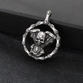 Ciondolo teschio in argento antico con design del motore V-twin per gioielli da biker - Ciondolo Solo (Senza Catena)-Motore a V Motocicletta (KP117023-LU)