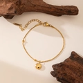 Dettaglio della collana in acciaio al titanio dorato con ciondolo Lucky e catena a sfere - Braccialetto Fagiolo Portafortuna-Oro (QYE55)