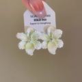 Elegante florale Emaille-Ohrstecker in Weiß und Grün mit Kristallmitte - 61# Gradienten-Emaille-Blumenstil / Hellgrün Weiß