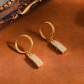 Elegante gouden oorringen met fonkelende rechthoekige hangers bezet met kristallen - Earrings Only (Rectangular Rhinestone) / Goud