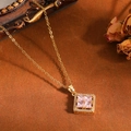 Gouden roestvrijstalen ketting met vierkante roze kristallen hanger en strass-halo - Necklace Only (Square Pink Rhinestone) / Goud