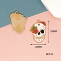 Dimensiones detalladas del colgante de Halloween de esmalte con calavera y rosa - Calavera Rosa Tuerta (D-066)