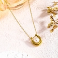 Collier minimaliste en acier titane en forme de U avec perle blanche sur pierre rose - Doré