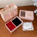 Set regalo gioielli rosa con rose di sapone, borsa di carta e biglietto d'auguri romantico - Set Scatola Regalo per Gioielli con Fiori di Sapone Rosa
