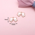 Paire de breloques nœud papillon en émail blanc pour bijoux DIY, dimensions 15x9mm - Pendentif Nœud Papillon (C-221) / Blanc Cassé