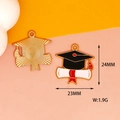 Charme de chapeau de diplômé et parchemin en émail pour bijoux DIY, 23x24 mm, poids 1,9 g - Style 1 Chapeau de Docteur (F-152)