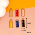 Detailansicht bunter Lineal-Anhänger für DIY-Schmuck, 18 mm Höhe und 0,6 g Gewicht - Stil 5 Rotes Lineal (F-152)