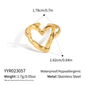 Detalles del anillo de corazón martillado en acero dorado con medidas y dimensiones - Estilo Corazón Hueco Martillado (YYR023057)