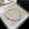 Exquisites vergoldetes Tennisarmband mit bunten Zirkoniasteinen in einer Schmuckschatulle - Goldene mehrfarbige Zirkonia-Tennis-Kette (63#) / Gold