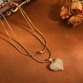 Elegante gouden roestvrijstalen slangenketting met fonkelende kristallen hart hanger. - Afgerond Hart Halsketting / Goud
