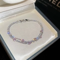 Eleganter französischer Vintage-Armband mit violetten Zirkonen und glänzendem Silberfinish - Silbernes rosa ovales Zirkonia-Armband mit Verschluss (66#) / Silber