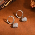 Elegante hartvormige oorringen van hoogwaardig roestvrij staal met fonkelende kristallen - 3D Hart Oorbellen / Zilver