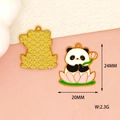 Detailweergave van emaille panda bedel met lotus, maat 24x20mm, gewicht 2,3g - Lotus Panda