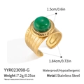 Λεπτομέρεια από επιχρυσωμένο δαχτυλίδι 18K με πράσινο αβεντουρίνη και ανάγλυφη υφή - Στυλ Πράσινη αβεντουρίνη (YYR023098-G)