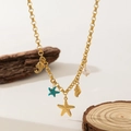 Collar dorado con tema océano y colgantes de estrella de mar, caracola y perla elegante - Collar de Perla Artificial Estrella de Mar y Delfín (H1283) / Dorado