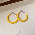Boucles d'oreilles créoles jaunes en résine avec tiges en argent pour un look dopamine - Aiguille Argentée N° 61 - Jaune - Petite