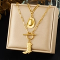 Collier double chaîne plaqué or avec pendentifs botte de cowboy et chapeau - Collier Or Vintage Fermoir OT Botte Chapeau de Cowboy (N4130)