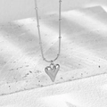 Silberne Schlangenkette mit Perlen und einem polierten 3D-Herzanhänger für Damen - Herz Halskette Stahlfarbe (QYH395)