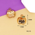 Close-up of Halloween pumpkin charms with detailed dimensions of 19mm x 17mm and 2.1g - Pumpkin