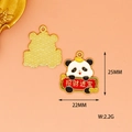 Detailweergave van een Chinese panda hanger met afmetingen 25x22mm en gewicht van 2,2g - Rijkdom en Schat Brengen Panda