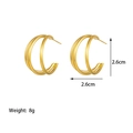 Pendientes de aro en forma de C de tres capas en oro mate de 2,6cm x 2,6cm sobre blanco - Forma en C de tres capas (QYG372) / Dorado