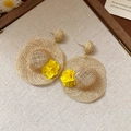 Charmantes boucles d'oreilles chapeau de paille avec fleurs en résine jaune vif - Style 53 Tige en Argent Chapeau de Paille / Jaune Et Beige