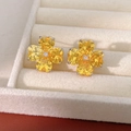 Boucles d'oreilles fleurs jaunes scintillantes avec quatre cœurs en résine - Aiguille Argentée N° 75 - Argent - Jaune
