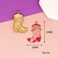 Vista dettagliata dei ciondoli stivali da cowboy in smalto rosa con dimensioni 34x24mm e peso - Stivale (10)