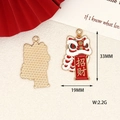 Vista detallada del amuleto de danza del león en esmalte con tamaño 33mm y oro - León del Despertar de la Fortuna (Cuerpo Completo) / Rojo
