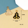 Vue détaillée d'un pendentif émaillé de maison d'Halloween, 22mm de haut et 1,3g - Maison Hantée (4)