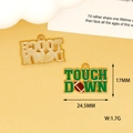 Vista macro dettagliata dei ciondoli da football americano con dimensioni fronte e retro - Stile Slogan TOUCH DOWN
