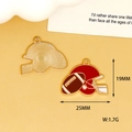 Primo piano con dimensioni del ciondolo a forma di casco da football in smalto rosso per fai da te - Red Rugby Helmet Style