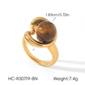 Détail d'une bague en acier doré 18 carats avec œil de tigre, poids et dimensions. - Style Enroulè Pierre Brune Sphérique (XZ-R30719-BN)