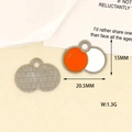 Détail d'un pendentif de sport en alliage émaillé DIY mesurant 20,5x15 mm pour la création - Balle de Ping-Pong Argentée