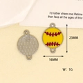 Vue détaillée des breloques de softball en émail jaune de 23 mm de haut et 16 mm de large - Baseball Jaune à Double Lien
