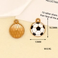 Vue détaillée du pendentif en émail ballon de football avec dimensions 16,5mm x 13mm - Football Moyen