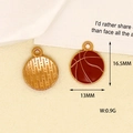 Vue macro détaillée d'un pendentif de basket-ball avec dimensions 16,5 mm et 13 mm - Basket-ball marron